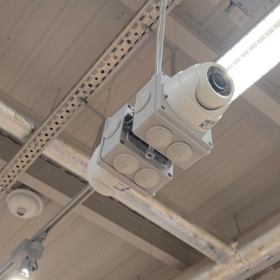 Установка систем видеонаблюдения на кронштейнах